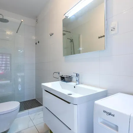 Kastel Stari 20 *