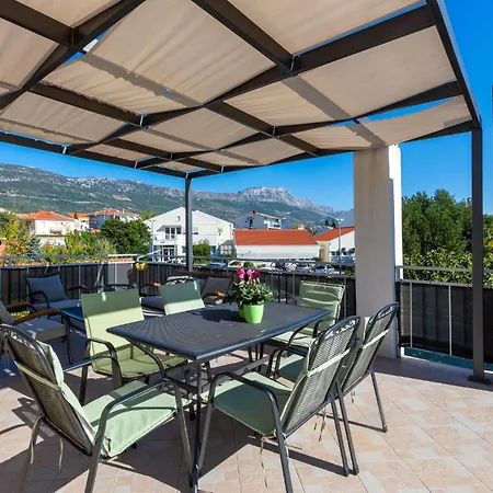 In Kastel Stari With Kitchen Apartment Kastela