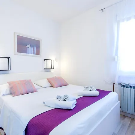 In Kastel Stari With Kitchen Appartamento *