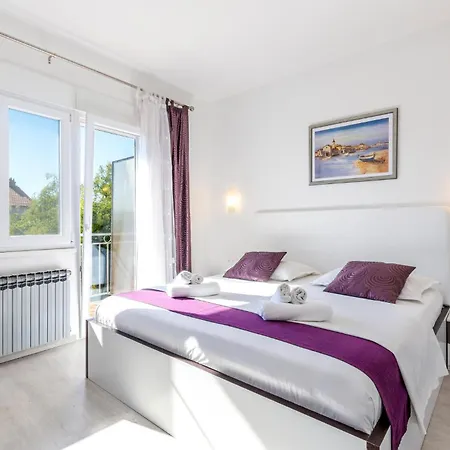 Apartment In Kastel Stari With Kitchen Kastela