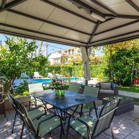 Apartment In Kastel Stari With Kitchen Kastela