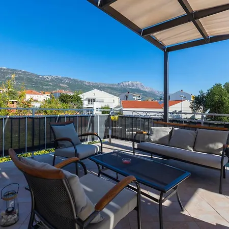 Apartment In Kastel Stari With Kitchen Kastela